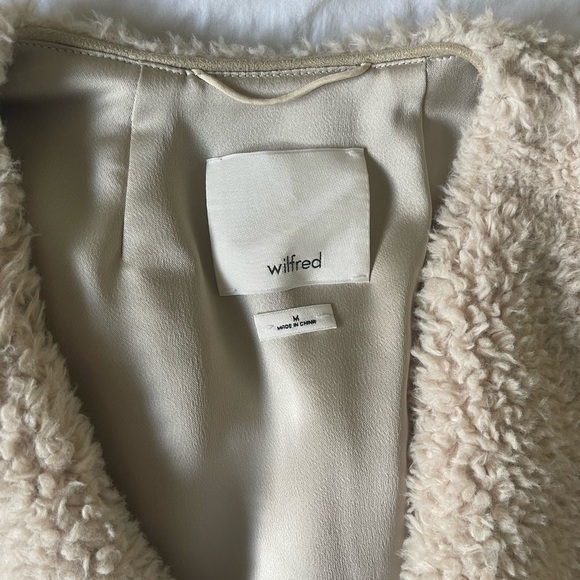 Medium aritzia vest with pockets and zip up! - Picture 2 of 4